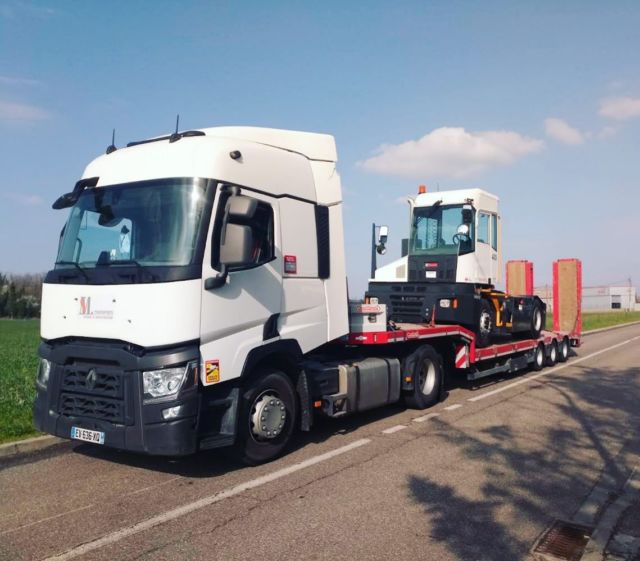 Transport d’un tracteur de parc 🚜 #kalmar